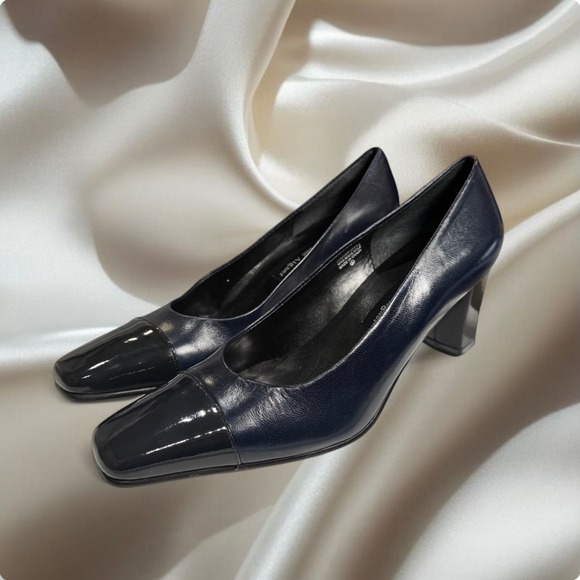 Vintage Etienne Aigner Navy Leather Cap Toe Heels 7.5M – 90s Minimalist